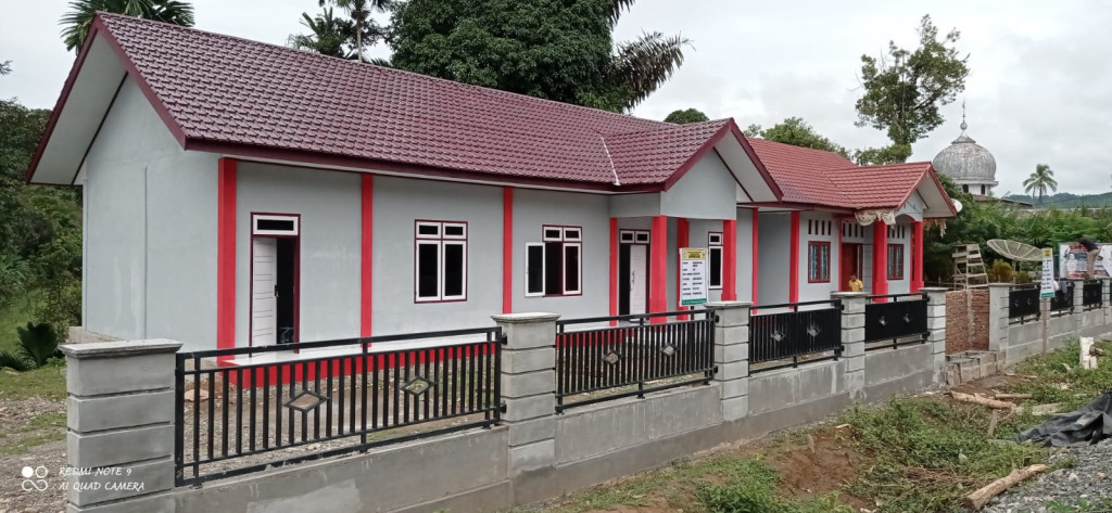 Pembangunan pagar kantor Keuchik